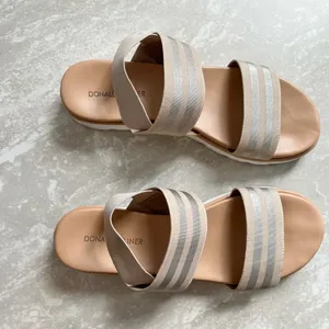 [Donald Pliner] Lue-Me Sandals Size 8.5 thumbnail 2