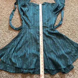 Allison + Kelly Emerald Green Faux Wrap Mini Dress Size‎ Medium thumbnail 9