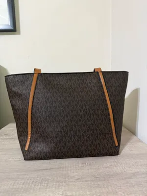 Michael Kors Purse thumbnail 2