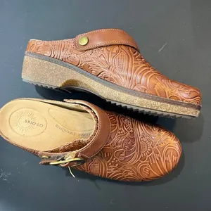Brioso Robson Clogs Women 7M Brown Great Embossed Leather Floral Mules thumbnail 8