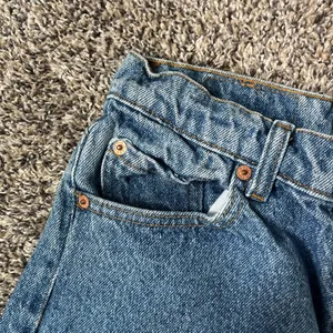 Levi’s Mid Wash High Rise Denim Mom Jean thumbnail 4