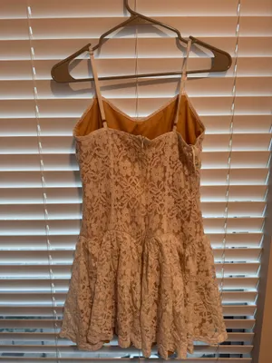 White lace dress Size M thumbnail 2
