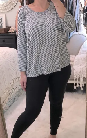 Gap size XLarge black striped cold shoulder top thumbnail 1