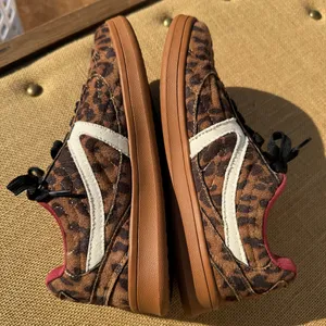 Cushionaire Astro Retro Leopard Print Sneakers Size 7.5 thumbnail 5