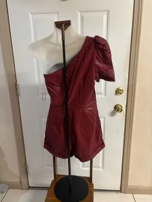 Med TCEC burgundy faux leather one-shoulder short puff sleeve short romper thumbnail 2