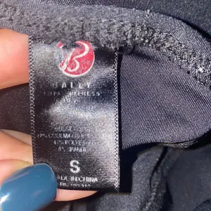 ✨ Bally Total Fitness Womens Tummy Control Capri Legging✨ thumbnail 7