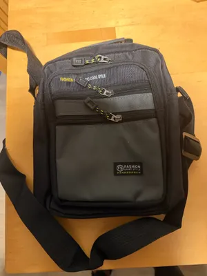 Stylish and elegant handbag in good condition. Perfect for everyday use, work, shopping, or going out. Spacious enough to carry your essentials and easy to match with different outfits. Please check the photos for the exact condition and details. thumbnail 3