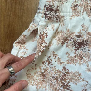 Abercrombie & Fitch Cotton Linen Blend‎ High Waisted Floral Shorts thumbnail 3