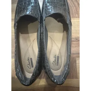 Clarks Collection Womens Brown Croc Embossed Patent Loafers 26102167 Size 9.5M thumbnail 4