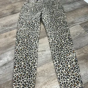 Knox rose animal‎ print jeans 6 thumbnail 4