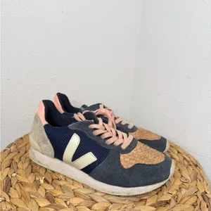 Veja Anthropologie Retro sneaker Navy and Pink suede canvas Sneakers Sz 38 women thumbnail 5