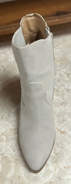 Lauren Conrad Cream suede ankle boots thumbnail 3