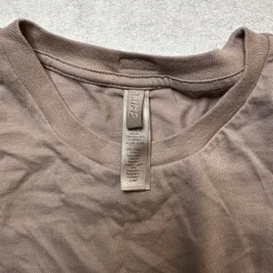 SKIMS Women’s Soft Lounge Short Sleeve T-Shirt Size Small Purple thumbnail 2