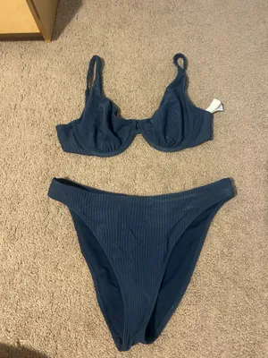 Abercrombie Ribbed Underwire Bikini top in Navy Blue thumbnail 8