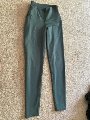Alo yoga pants thumbnail 4