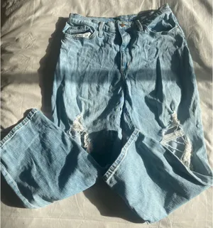 Loose Light Wash High-Rise Jeans thumbnail 1