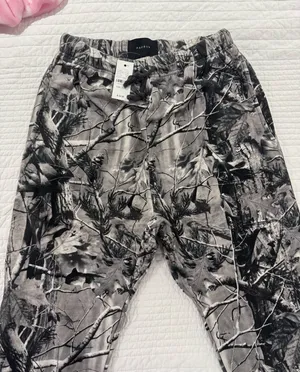 Small Pacsun Men’s camo sweatpants NWT thumbnail 1