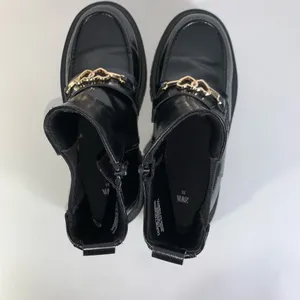 Zara patent finish chelsea ankle booties with heart chain detail 36 EU, 5.5 US thumbnail 11