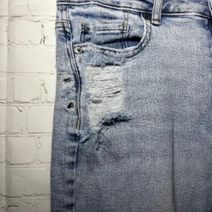 American Eagle Outfitters Mom Jeans‎ Light Wash Distressed Stretch Size 4 thumbnail 3