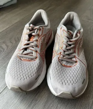 Brooks adrenaline GTS womens shoes gray and orange size 7 thumbnail 1