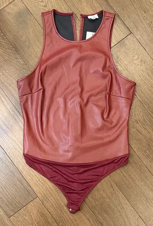 Le Lis Burgundy Faux Leather Bodysuit NWT Size Large C11-047 thumbnail 1