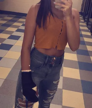 Skinny Jeans thumbnail 1