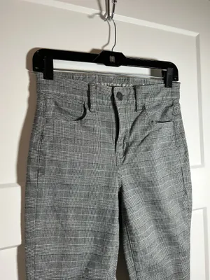 Size 4 American Eagle plaid skinny jeans thumbnail 3