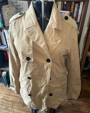 Gap tan double breasted classic minimalist Parisian coat thumbnail 1