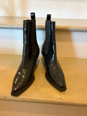 & Other Stories Black boots thumbnail 2
