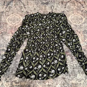 Anthropologie Ruched-Sleeve V-Neck Top S Romantic Floral Botanical‎ Cottagecore thumbnail 5
