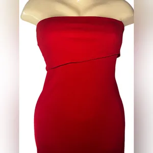 Pretty Little Thing Elegant Red Evening Gown thumbnail 2