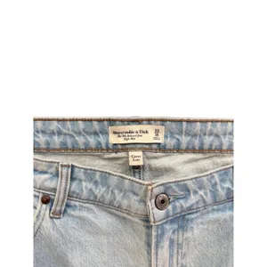 Abercrombie & Fitch Curve Love 90s Relaxed High Rise Jeans‎ Light Wash 33 16L thumbnail 4