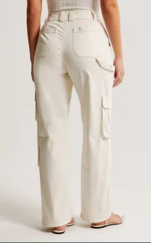 Abercrombie Relaxed Curve Love Cargo Pants thumbnail 2