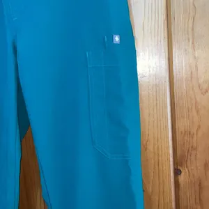 FIGS Hunter green Scrub Set Catarina top and Livingston pants limited edition thumbnail 7