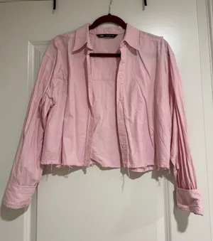 Zara Pink Cropped Button Down Shirt XS thumbnail 1