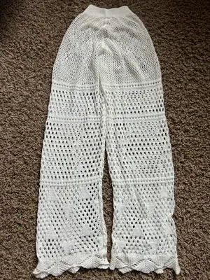 SheIn Airy crochet knit with openwork pattern. Elastic waistband for easy fit. Scalloped hem adds feminine detail. Lightweight and breathable for warm days. thumbnail 5