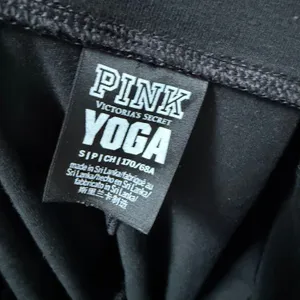 Pink Victorias Secret Stretch Yoga Leggings Size Small Collegiate Logo Pull On thumbnail 3