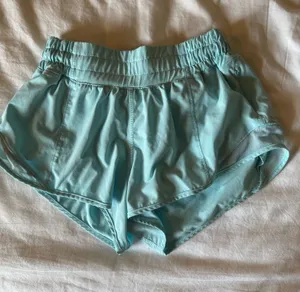 Lululemon Hotty Hot 2.5" Shorts thumbnail 1