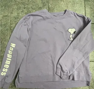💛PEANUTS Junior Graphic Sweatshirt, Size Large 11 thumbnail 2