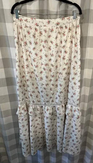 Princess Polly Cream Maxi Skirt with Pink Floral Print thumbnail 1