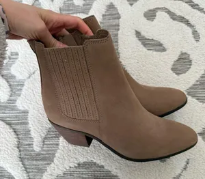 Frye Sandra Chelsea Western Ankle Boots in Taupe Size 6.5 NWT thumbnail 4