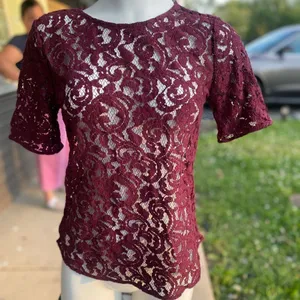 Woman’s laced top Red thumbnail 1
