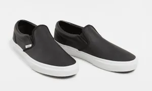 ⸻ Descripción (en inglés): Vans Classic Slip-On – Unisex Size 7 Men / 8.5 Women thumbnail 1