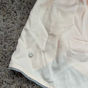 Lululemon Soft pink Shorts size 6 thumbnail 8