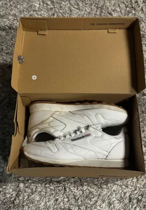 White Reebok Sneakers thumbnail 1
