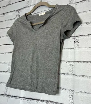 Heart Hips Gray Crop Cut Out T-Shirt V Neck Y2K SZ S Short Sleeve Top Fitted thumbnail 8