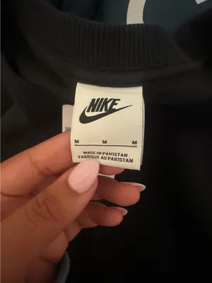 Cropped Nike Sweatshirt Women’s Medium thumbnail 2