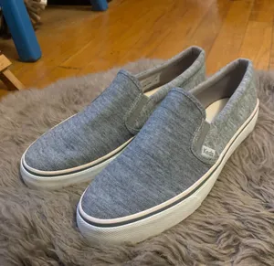 Women’s Shoes thumbnail 1