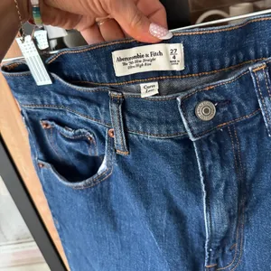 Abercrombie Curve Love Jeans 90s slim straight ultra high rise medium wash raw thumbnail 8