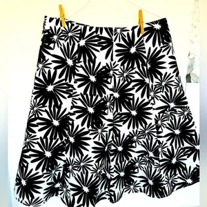 I.e. VTG Black & White Floral 100% Cotton Skirt Soft See Photos Has A‎ Snag. New thumbnail 1